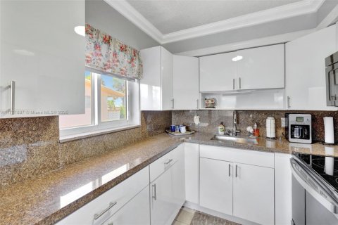 Copropriété à vendre à Hallandale Beach, Floride: 2 chambres, 78.78 m2 № 1730728 - photo 30