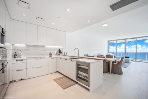 Condominio en alquiler en Sunny Isles Beach, Florida, 2 dormitorios, 134.43 m2 № 1958993 - foto 2
