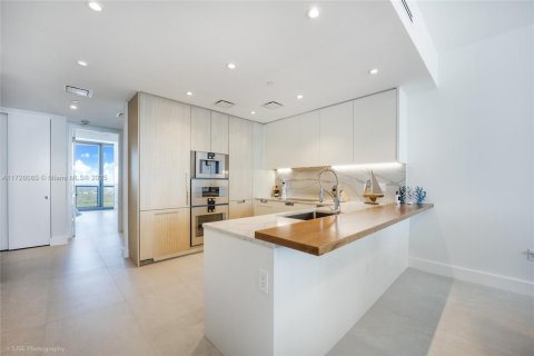 Condominio en alquiler en Sunny Isles Beach, Florida, 2 dormitorios, 134.43 m2 № 1958993 - foto 3