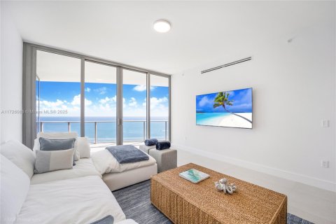 Condominio en alquiler en Sunny Isles Beach, Florida, 2 dormitorios, 134.43 m2 № 1958993 - foto 1