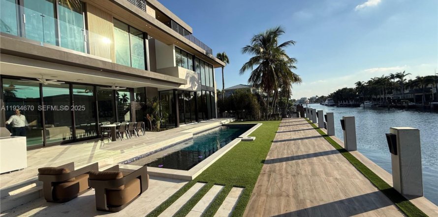 House in Fort Lauderdale, Florida 6 bedrooms № 1994645