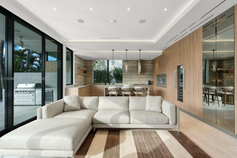 House in Fort Lauderdale, Florida 6 bedrooms № 1994645 - photo 19