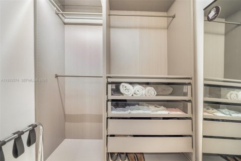 Condominio en alquiler en Miami, Florida, 1 dormitorio, 65.96 m2 № 1993637 - foto 10