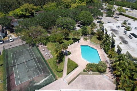 Condominio en alquiler en Sunrise, Florida, 2 dormitorios, 87.7 m2 № 1221377 - foto 1