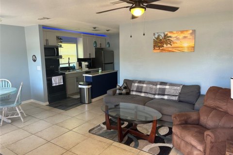 House in Nokomis, Florida 2 bedrooms, 74.32 sq.m. № 1803478 - photo 13