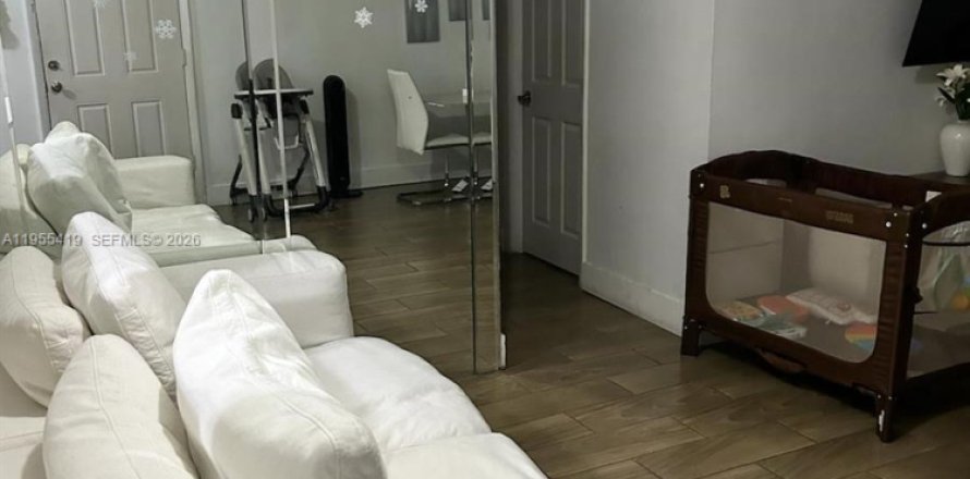 Condominio en Hialeah, Florida, 2 dormitorios  № 2011763