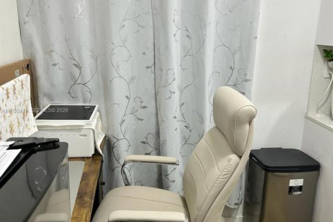 Condominio en alquiler en Hialeah, Florida, 2 dormitorios, 87.33 m2 № 2011763 - foto 8