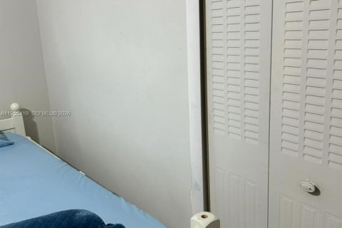 Condominio en alquiler en Hialeah, Florida, 2 dormitorios, 87.33 m2 № 2011763 - foto 12