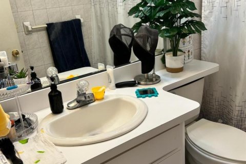 Condominio en alquiler en Hialeah, Florida, 2 dormitorios, 87.33 m2 № 2011763 - foto 5