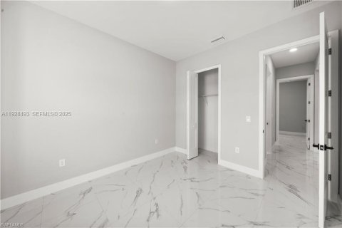 Casa en venta en Lehigh Acres, Florida, 3 dormitorios № 1986950 - foto 12
