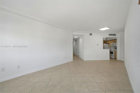 Condominio en alquiler en Miami Beach, Florida, 1 dormitorio, 62.62 m2 № 1989146 - foto 14