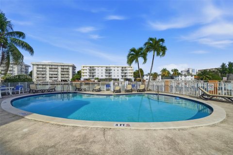 Condominio en alquiler en Miami Beach, Florida, 1 dormitorio, 62.62 m2 № 1989146 - foto 29