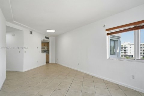 Condominio en alquiler en Miami Beach, Florida, 1 dormitorio, 62.62 m2 № 1989146 - foto 15