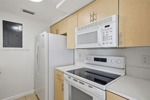 Condominio en alquiler en Miami Beach, Florida, 1 dormitorio, 62.62 m2 № 1989146 - foto 17
