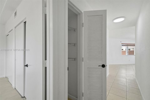 Condominio en alquiler en Miami Beach, Florida, 1 dormitorio, 62.62 m2 № 1989146 - foto 24