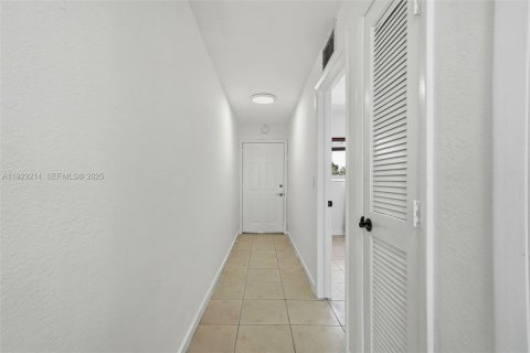 Condominio en alquiler en Miami Beach, Florida, 1 dormitorio, 62.62 m2 № 1989146 - foto 10