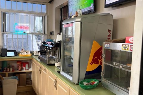 Commercial property in Hialeah, Florida № 1929010 - photo 9