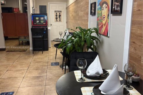 Commercial property in Hialeah, Florida № 1929010 - photo 6