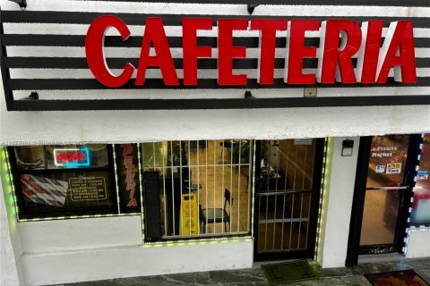 Commercial property in Hialeah, Florida № 1929010 - photo 10