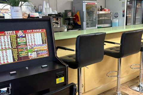 Commercial property in Hialeah, Florida № 1929010 - photo 4