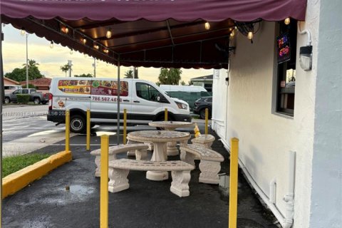 Commercial property in Hialeah, Florida № 1929010 - photo 3