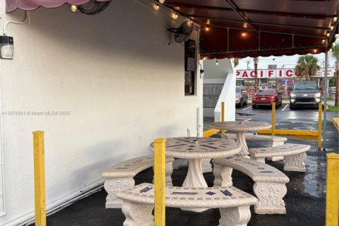 Commercial property in Hialeah, Florida № 1929010 - photo 23