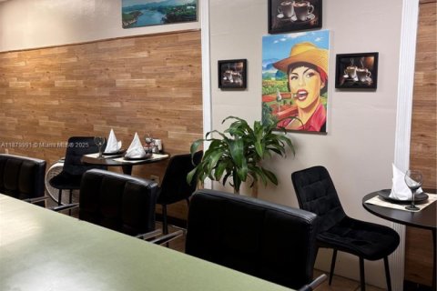 Commercial property in Hialeah, Florida № 1929010 - photo 13