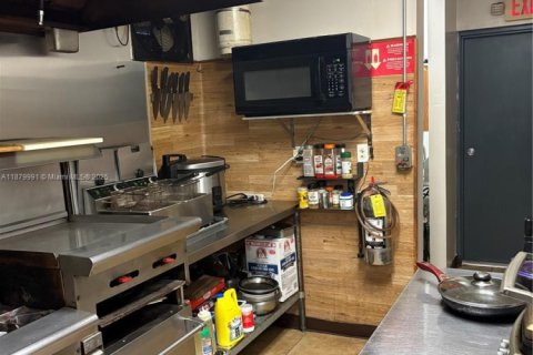 Commercial property in Hialeah, Florida № 1929010 - photo 22