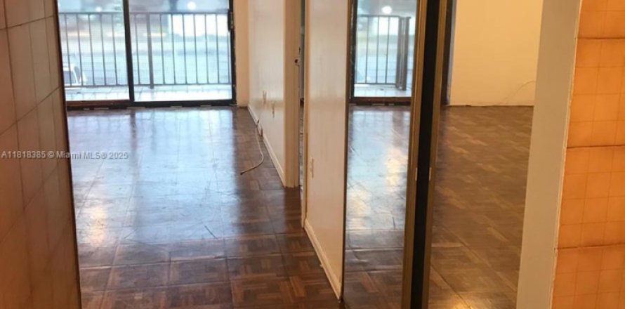 Condo à North Miami Beach, Floride, 1 chambre № 1776414