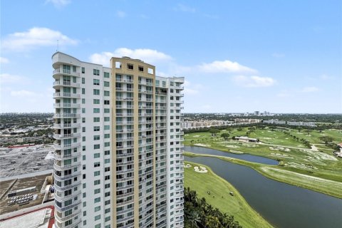 Condo in Hallandale Beach, Florida, 2 bedrooms  № 2040507
