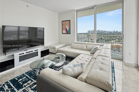 Condo in Hallandale Beach, Florida, 2 bedrooms  № 2040507 - photo 10