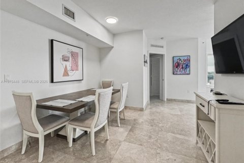 Condo in Hallandale Beach, Florida, 2 bedrooms  № 2040507 - photo 23
