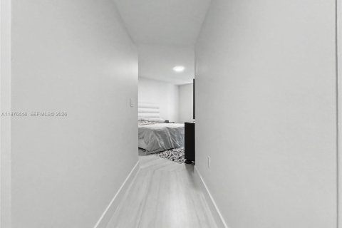 Condo in Hallandale Beach, Florida, 2 bedrooms  № 2040507 - photo 21