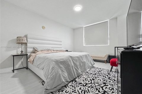 Condo in Hallandale Beach, Florida, 2 bedrooms  № 2040507 - photo 17