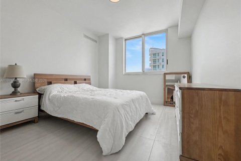 Condo in Hallandale Beach, Florida, 2 bedrooms  № 2040507 - photo 25