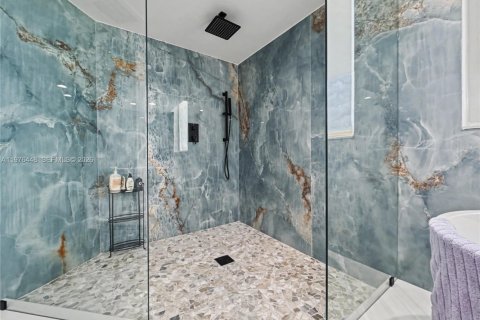 Condo in Hallandale Beach, Florida, 2 bedrooms  № 2040507 - photo 15