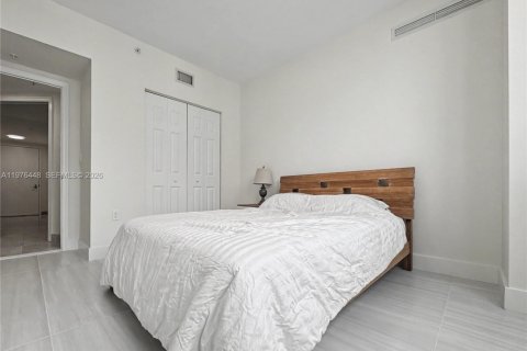 Condo in Hallandale Beach, Florida, 2 bedrooms  № 2040507 - photo 26