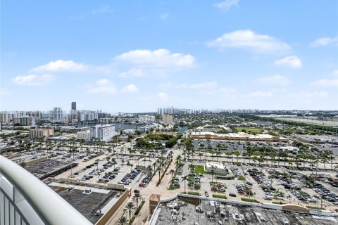 Condo in Hallandale Beach, Florida, 2 bedrooms  № 2040507 - photo 30