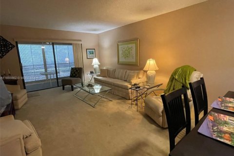 Condo in Tamarac, Florida, 2 bedrooms  № 1960363 - photo 13