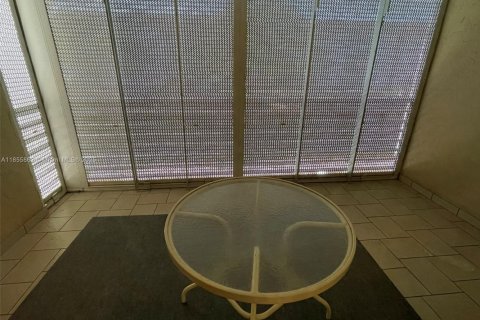 Condo in Tamarac, Florida, 2 bedrooms  № 1960363 - photo 20