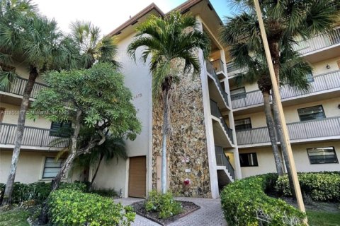 Condo in Tamarac, Florida, 2 bedrooms  № 1960363 - photo 24