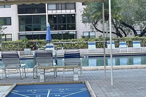 Condo in Tamarac, Florida, 2 bedrooms  № 1960363 - photo 7