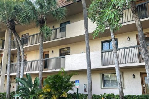 Condo in Tamarac, Florida, 2 bedrooms  № 1960363 - photo 23