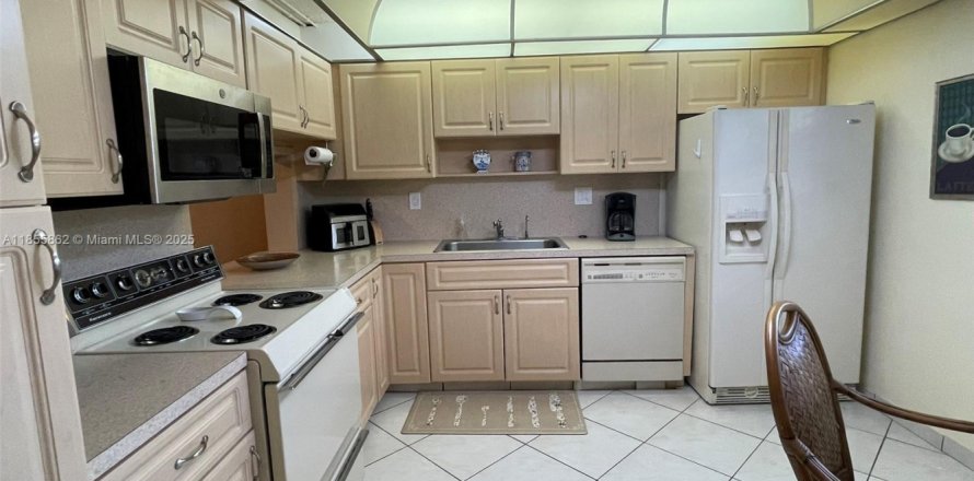 Condo in Tamarac, Florida, 2 bedrooms  № 1960363