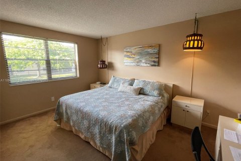 Condo in Tamarac, Florida, 2 bedrooms  № 1960363 - photo 3