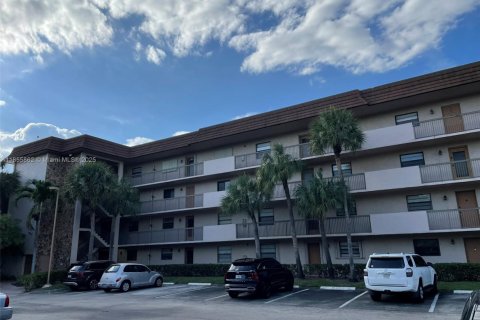 Condo in Tamarac, Florida, 2 bedrooms  № 1960363 - photo 8