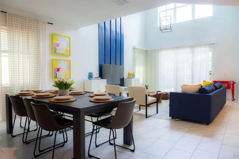 Casa en venta en Kissimmee, Florida, 5 dormitorios, 278.34 m2 № 2123713 - foto 3