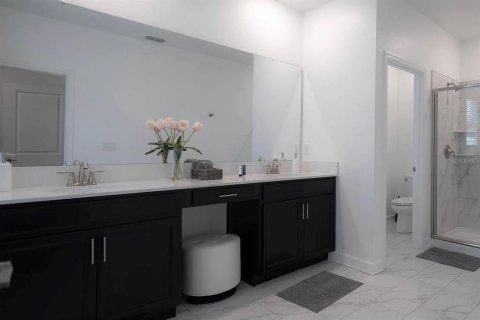 Casa en venta en Kissimmee, Florida, 5 dormitorios, 278.34 m2 № 2123713 - foto 23