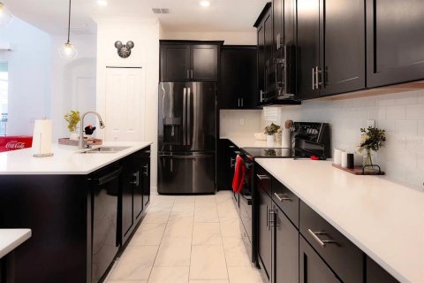 Casa en venta en Kissimmee, Florida, 5 dormitorios, 278.34 m2 № 2123713 - foto 5