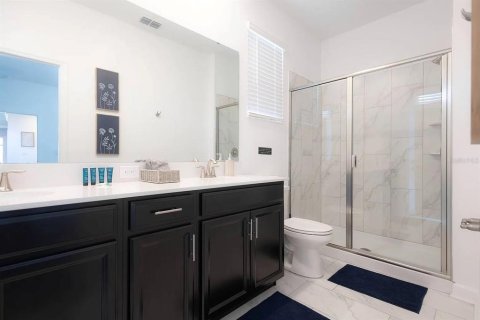 Casa en venta en Kissimmee, Florida, 5 dormitorios, 278.34 m2 № 2123713 - foto 13